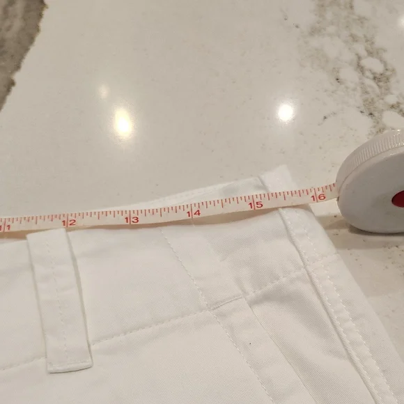 3 Pairs Vineyard Vines Women's Cargo Shorts - White, Light Gray, Tan Size 6/4 - Picture 14 of 15